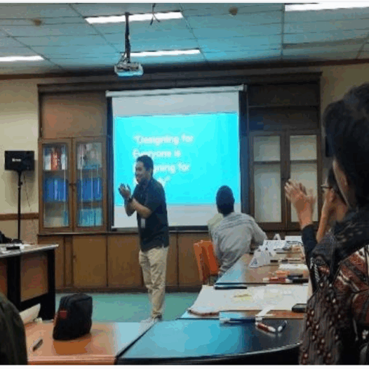 Pelatihan Design Thinking untuk Meningkatkan Kompetensi Z-Leadership Remaja RW15 Desa Citeurup Kabupaten Bandung